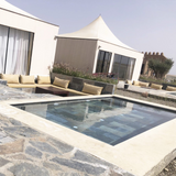 LOGDE AVEC PISCINE AU WHITE CAMEL